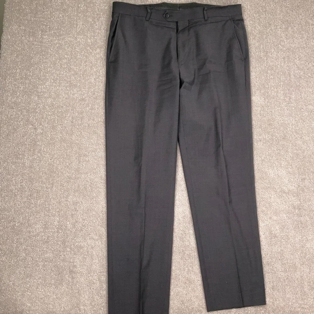 Jos A Bank Traveler Tech Suit Mens 44R 36W 30L Gray Slim Fit 2/1 Roll Button 2pc